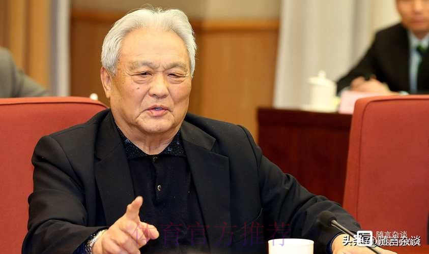 年维泗、容志行获亚足联“金星奖” 年维泗、容志行获亚足联“金星奖”