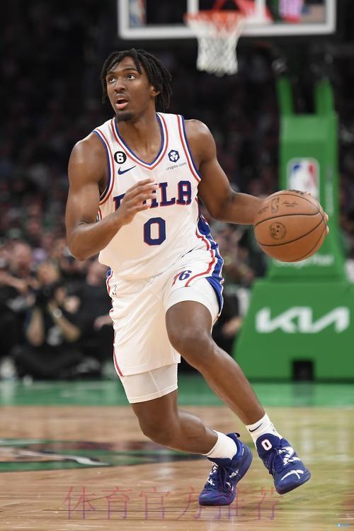 全明星首发!马克西全场24中12,砍下29分4篮板8助攻8抢断 全明星首发!马克西全场24中12,砍下29分4篮板8助攻8抢断